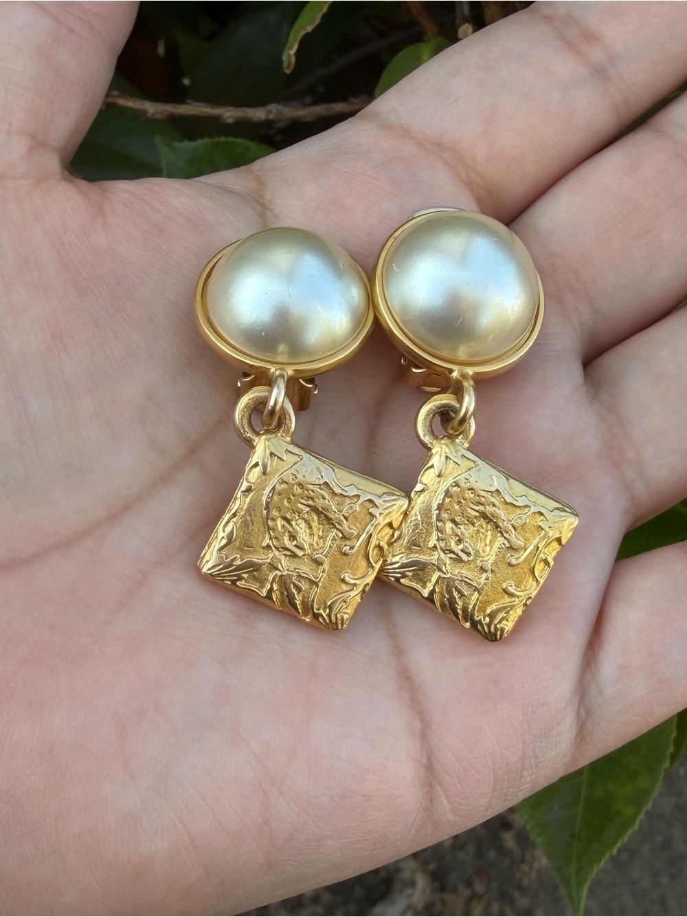 Salvatore Ferragamo Animal Motif Pearl Drop Earrings - Picture 8 of 8